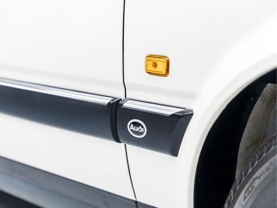 Детали экстерьера Audi V8 1990 года  (EU) (фото 29 из 84)